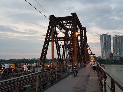 cau long bien dia diem vui choi hap dan o ha noi