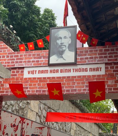 nha tu hoa lo ha noi