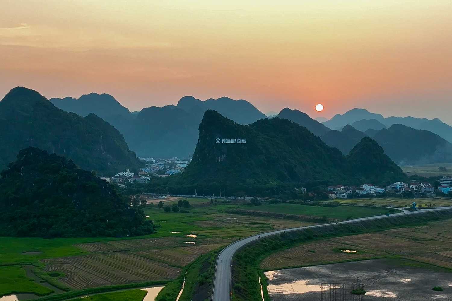 Lối vào trung tâm Vườn Quốc gia Phong Nha - Kẻ Bàng