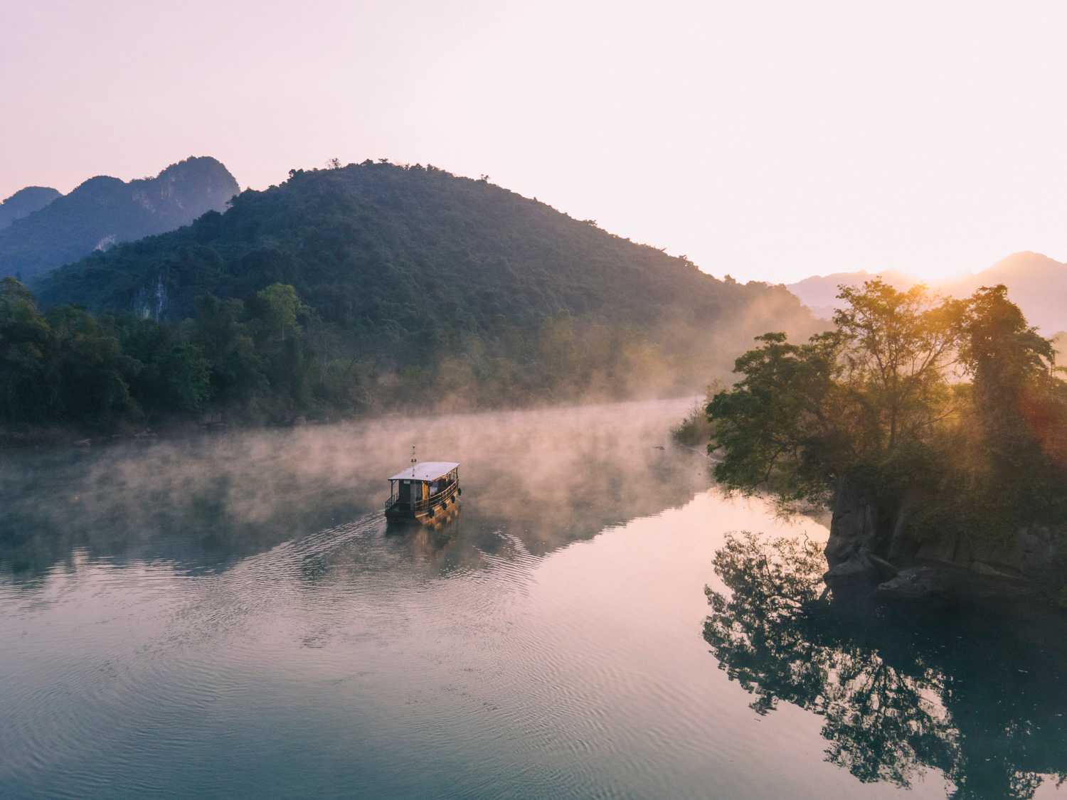 Sắc màu thơ mộng bên dòng Sông Son